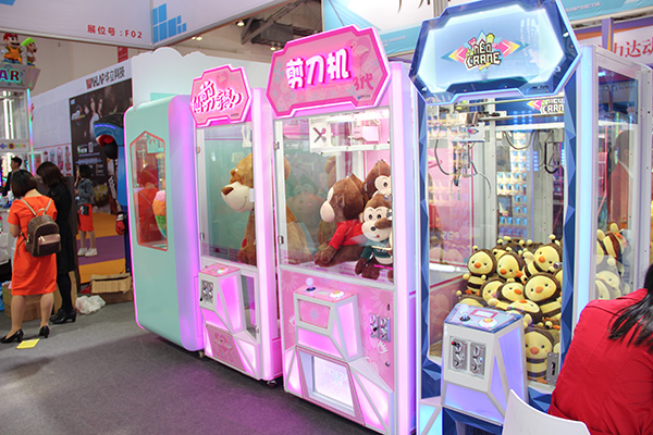 立而方娃娃机礼品机